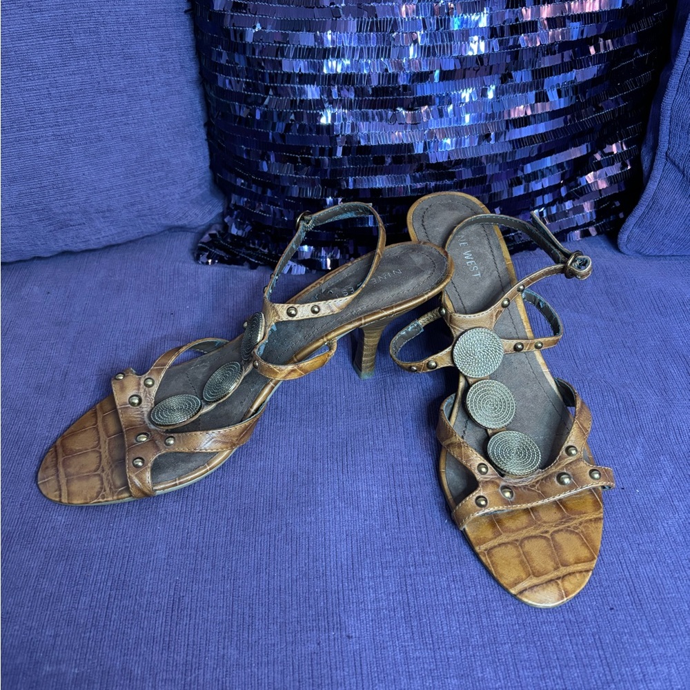 Nine West Brown Heels‎ with Textured Leather 3”  sandals w/metal detail size 8.5 - Picture 4 of 11